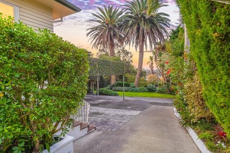 Photo of property in 107 Onewa Road, Northcote, Auckland, 0627