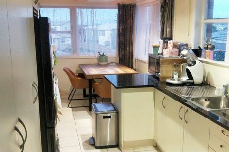 Photo of property in 30 Megan Avenue, Pakuranga Heights, Auckland, 2010