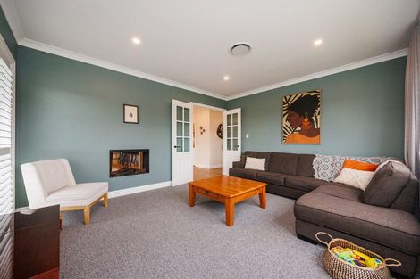 Photo of property in 44 Vaucluse Heights, Fitzherbert, Palmerston North, 4410