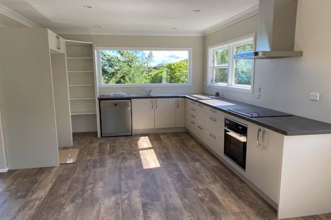 Photo of property in 15 Pekanga Road, Normandale, Lower Hutt, 5010