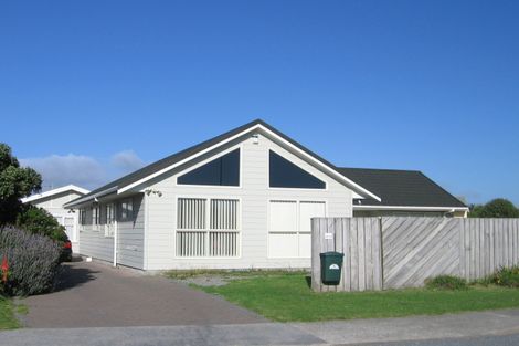 Photo of property in 5 Adrian Grove, Waikanae Beach, Waikanae, 5036