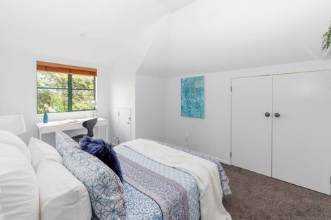 Photo of property in 5a Awaroa Road, Sunnyvale, Auckland, 0612