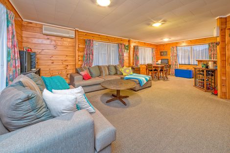 Photo of property in 2/14 Saint Annes Crescent, Wattle Downs, Auckland, 2103