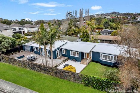 Photo of property in 1 Melia Place, Stanmore Bay, Whangaparaoa, 0932