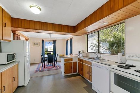 Photo of property in 23 Cheltenham Terrace, Newlands, Wellington, 6037