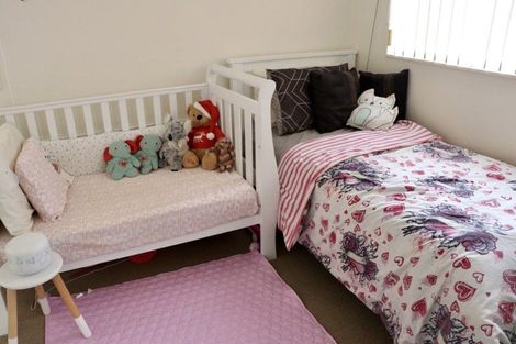 Photo of property in 30a Trinidad Road, Sunnynook, Auckland, 0620