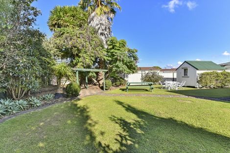 Photo of property in 21 Hill Crescent, Papakura, 2110