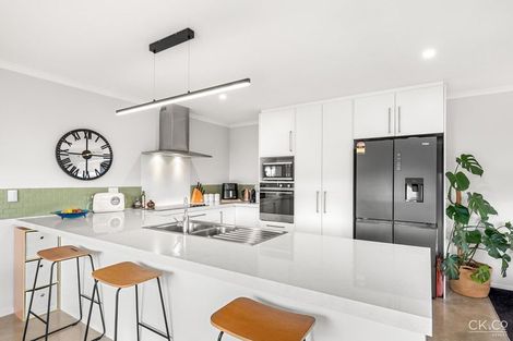Photo of property in 14 Passchendaele Grove, Trentham, Upper Hutt, 5018