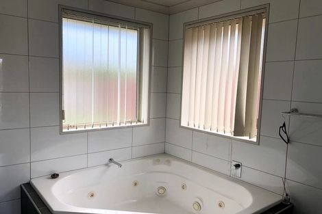 Photo of property in 17 Cunneen Place, Aidanfield, Christchurch, 8025