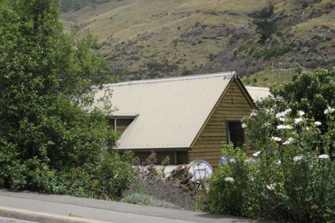Photo of property in 18 Evans Pass Road, Sumner, Christchurch, 8081