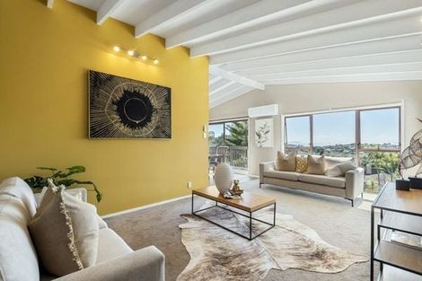 Photo of property in 9 Malters Place, Browns Bay, Auckland, 0630