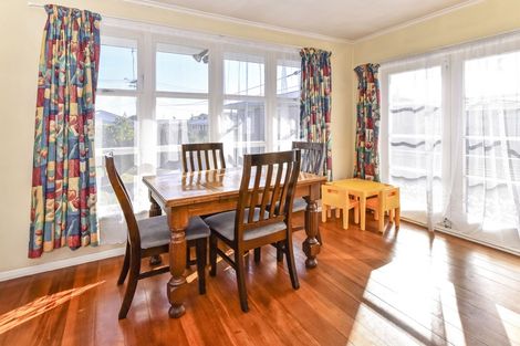 Photo of property in 21 Hill Crescent, Papakura, 2110