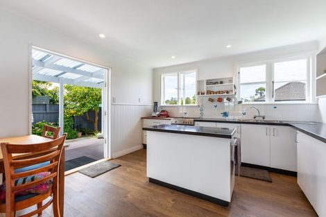 Photo of property in 21 Hall Street, Woodville, 4920