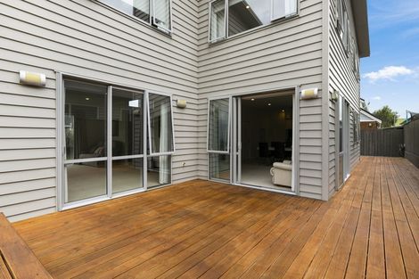 Photo of property in 60 Whites Line West, Woburn, Lower Hutt, 5010