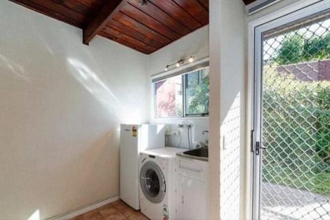 Photo of property in 95 Wikiriwhi Crescent, Awapuni, Palmerston North, 4412