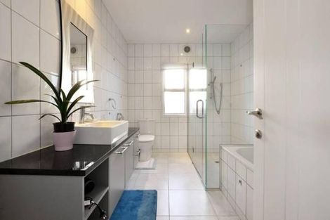 Photo of property in 8 Parani Court, Te Atatu Peninsula, Auckland, 0610