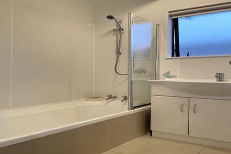 Photo of property in 5a Rimu Road, Stanmore Bay, Whangaparaoa, 0932