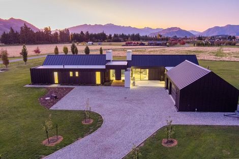 Photo of property in 10 Little Orchard Way, Wanaka, 9382