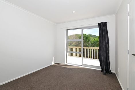 Photo of property in 19 Bendigo Grove, Newlands, Wellington, 6037