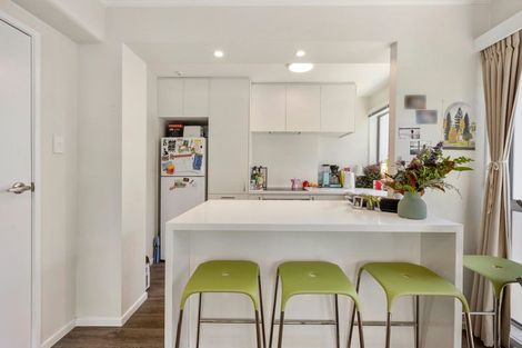 Photo of property in Victoria Court, 4/4 Queen Street, Mount Victoria, Wellington, 6011