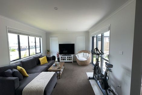 Photo of property in 10 Stingray Drive, Omokoroa, 3114