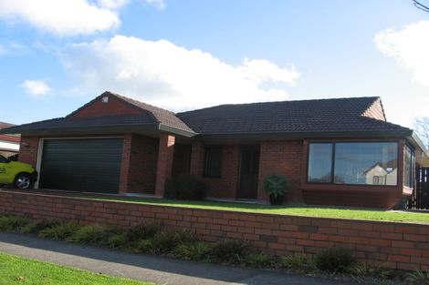 Photo of property in 102 John F Kennedy Drive, Milson, Palmerston North, 4414