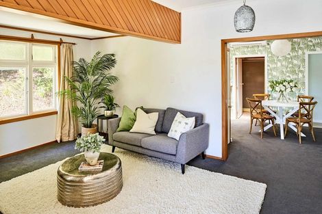 Photo of property in 12 Grays Road, Plimmerton, Porirua, 5026