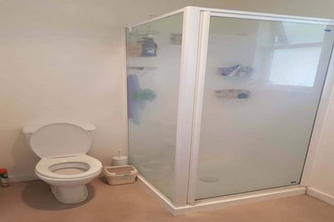 Photo of property in 15 Lyndfield Lane, Newlands, Wellington, 6037