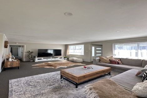 Photo of property in 124 Shifnal Drive, Randwick Park, Auckland, 2105