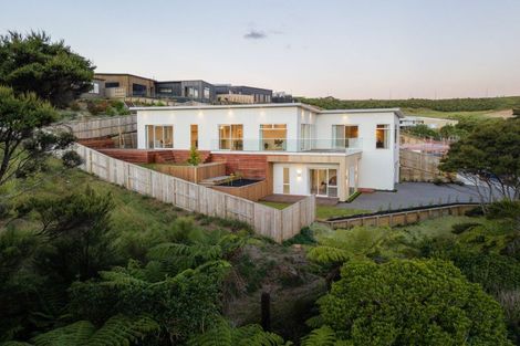 Photo of property in 98 Omahina Street, Raglan, 3225