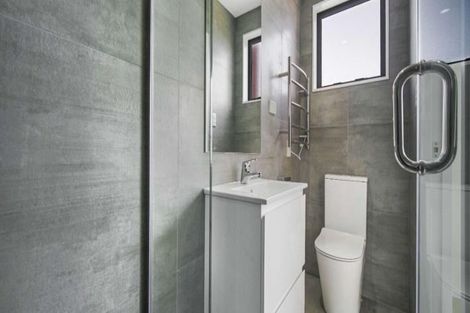 Photo of property in 8b Poruru Close, Papakura, 2110