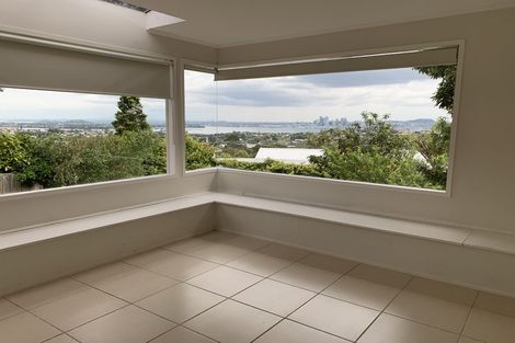 Photo of property in 115 Pupuke Road, Northcote, Auckland, 0627
