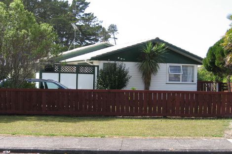 Photo of property in 23 Thornlow Street, Glendene, Auckland, 0602