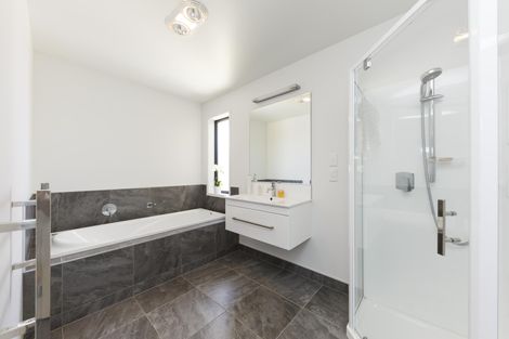 Photo of property in 24 Macdonald Heights, Feilding, 4702