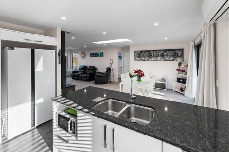 Photo of property in 27 Faringdon Boulevard, Rolleston, 7615