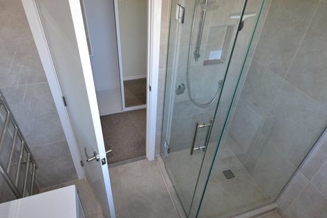 Photo of property in 2/42 Aberdeen Road, Campbells Bay, Auckland, 0620