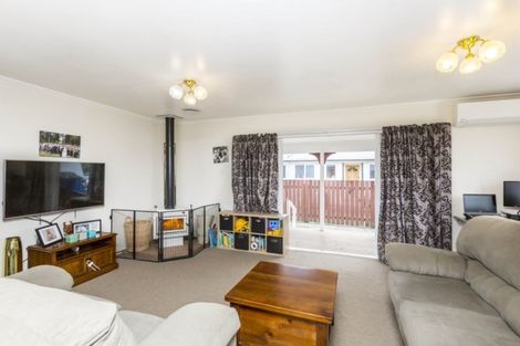 Photo of property in 35 Tacoma Drive, Totara Park, Upper Hutt, 5018