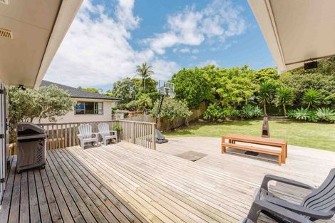 Photo of property in 7 John Dee Crescent, Red Beach, 0932