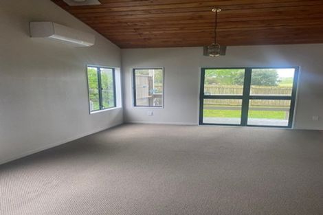 Photo of property in 17 Oakmont Place, Wattle Downs, Auckland, 2103