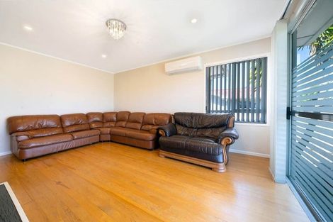 Photo of property in 29 Don Buck Road, Massey, Auckland, 0614