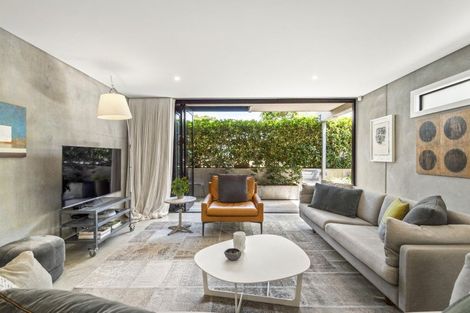 Photo of property in 81 Queen Street, Northcote Point, Auckland, 0627