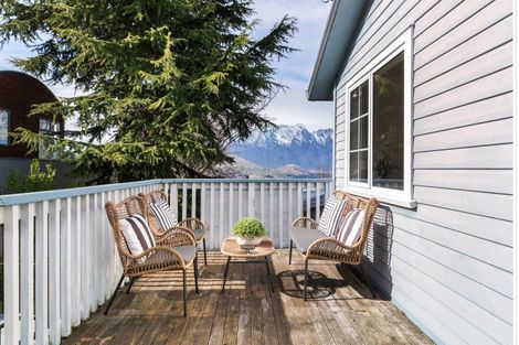 Photo of property in 9 Avalon Crescent, Fernhill, Queenstown, 9300
