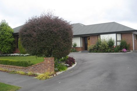 Photo of property in 11 Farnswood Place, Redwood, Christchurch, 8051