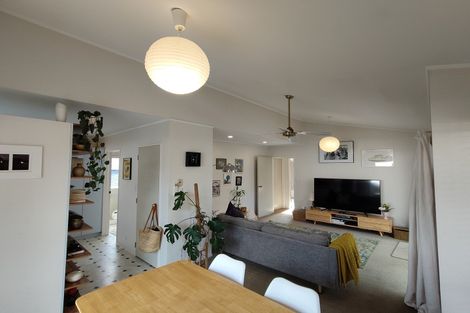 Photo of property in 2/28 Caribbean Drive, Unsworth Heights, Auckland, 0632