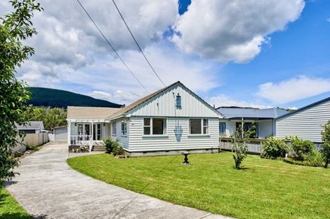 Photo of property in 350 Main Road, Tawa, Wellington, 5028