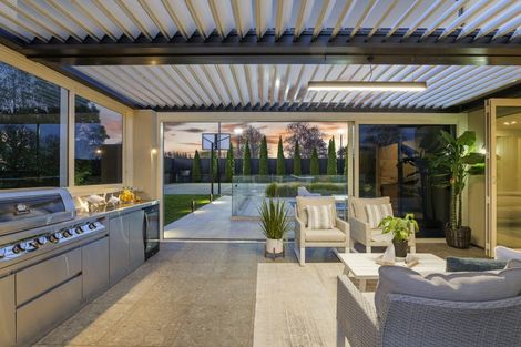 Photo of property in 90 Memorial Avenue, Ilam, Christchurch, 8053