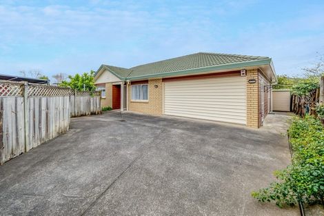 Photo of property in 2/5 Headcorn Place, Botany Downs, Auckland, 2010