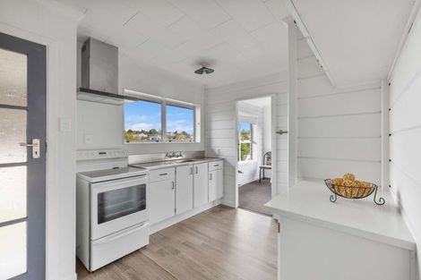 Photo of property in 102 Heta Road, Highlands Park, New Plymouth, 4312