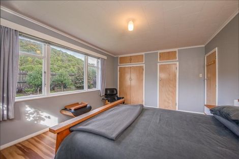 Photo of property in 273 Middleton Road, Glenside, Wellington, 6037