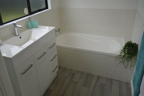 Photo of property in 18b Kelvin Road, Papakura, 2110